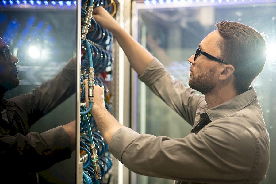 Firewall-Management, Monitoring, Troubleshooting, Kommunikationsmanagement und Helpdesk – wir sorgen für ein sicheres und leistungsstarkes Netzwerk.